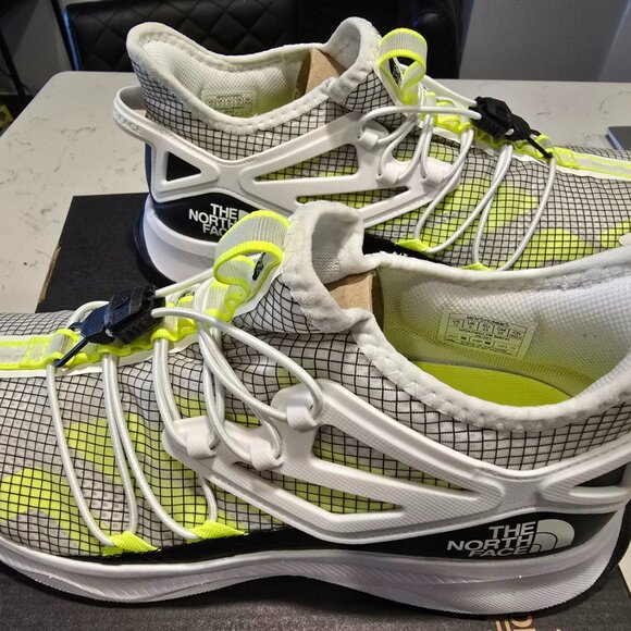 NEW The North Face Oxeye Tech Shoes White/ Led Yellow NIB Mens 10 Trail Running - Picture 7 of 10